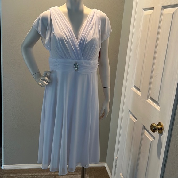NWT White Chiffon Dress Cocktail XL. Vneck - Picture 1 of 7